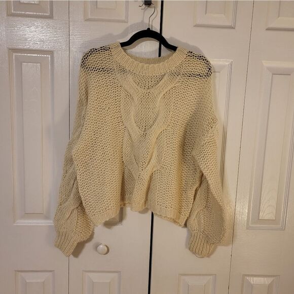 Pink Diamond cream color oversized cropped wool sweater - Picture 1 of 8
